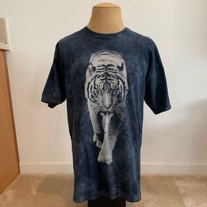 Vintage The Mountain White Tiger Blue Eyes T-shirt